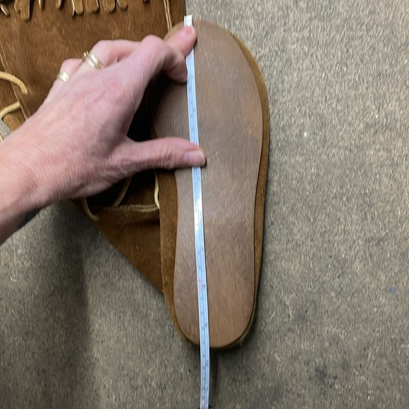 Circa 1970 vintage authentic Minnetonka moccasin lace boots.Leather sole. Size 7 - Picture 6 of 10